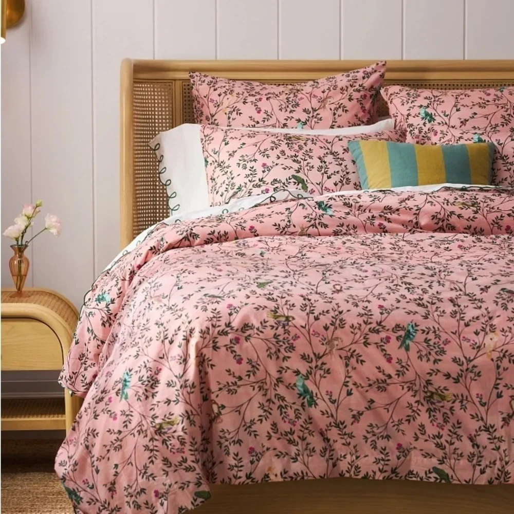 - Anthropologie Prianka full/Queen Fitted Sheet x1 new out of package Bedd…